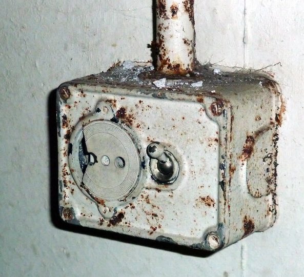 Picture of a socket on the wall of Churchill undeground bunker.