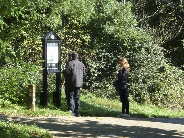 Picture of an instructions display in Hampstead Heath.